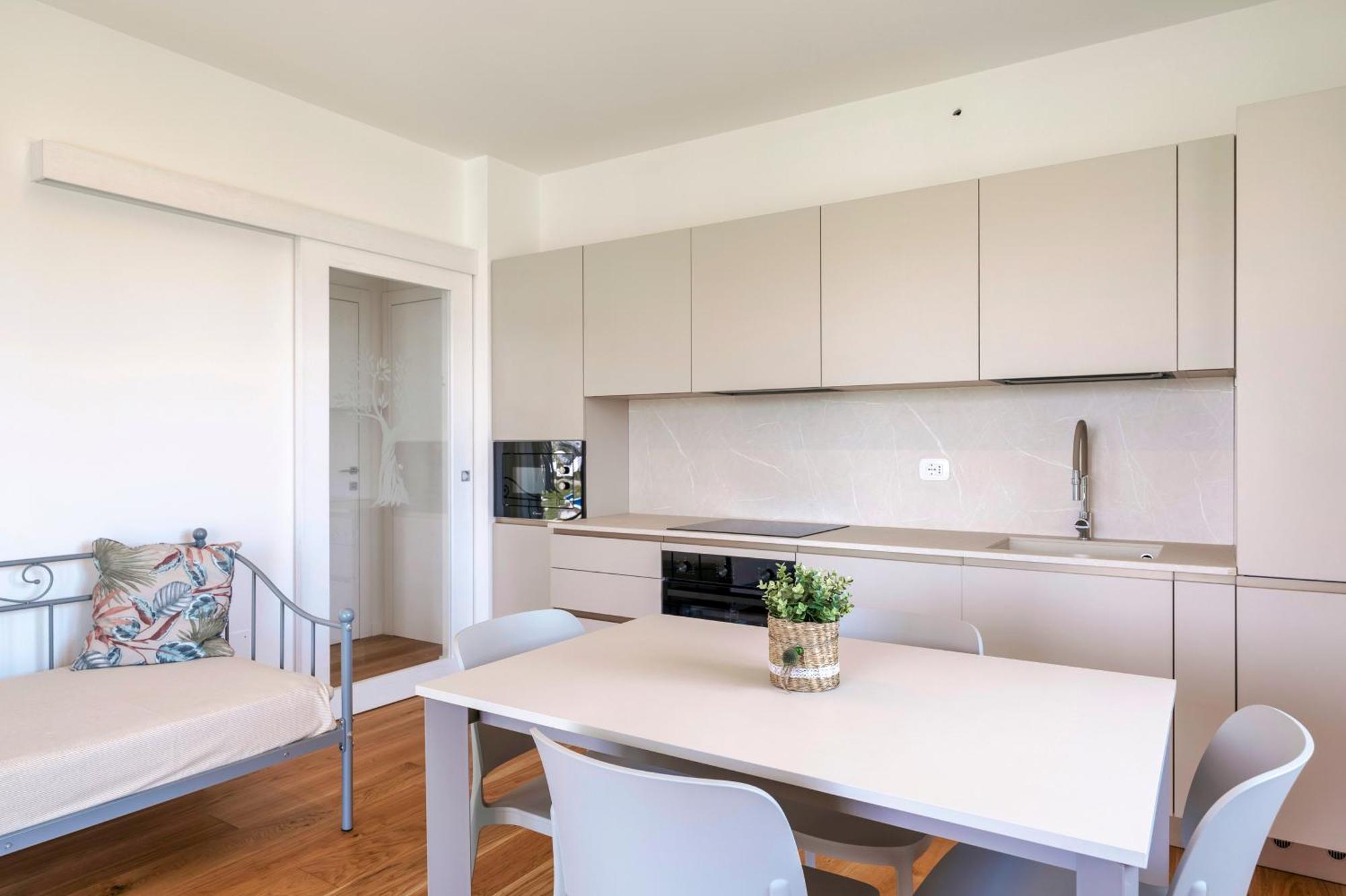 Lagobaldo Apartments - Regarda Travel Cola  ภายนอก รูปภาพ
